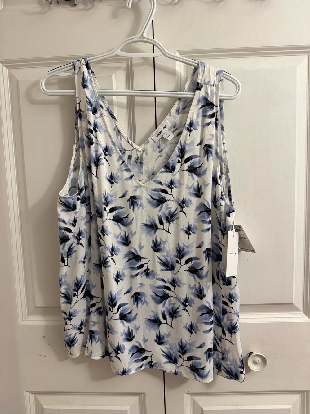 Nordstroms Sleeveless V-Neck Floral Tank Top - Blue/White NWT